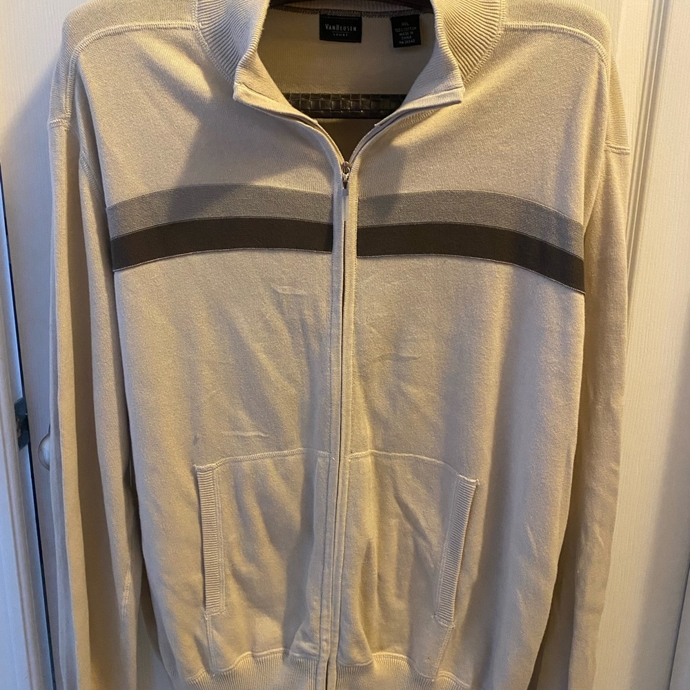 Lightweight men’s sweater VanHeusen.